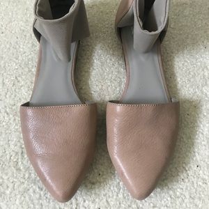 Eileen Fisher Stone colored leather and mesh flat